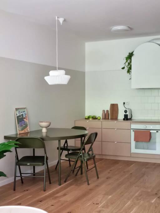 Apartment Zwirn, Free Parking, 24/7 Access Bratislava Exterior foto