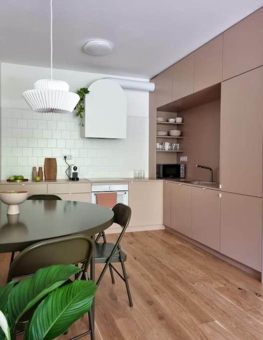 Apartment Zwirn, Free Parking, 24/7 Access Bratislava Exterior foto