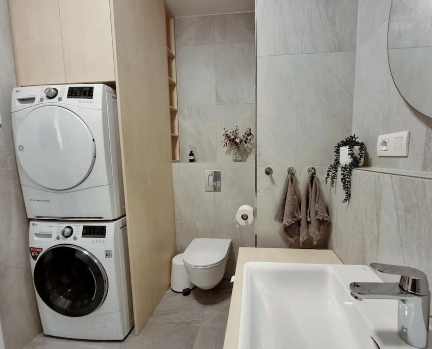 Apartment Zwirn, Free Parking, 24/7 Access Bratislava Exterior foto